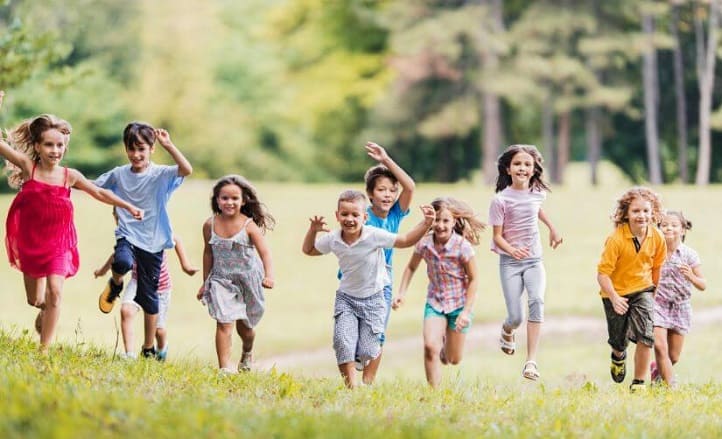 Integrando el juego al aire libre en los niños